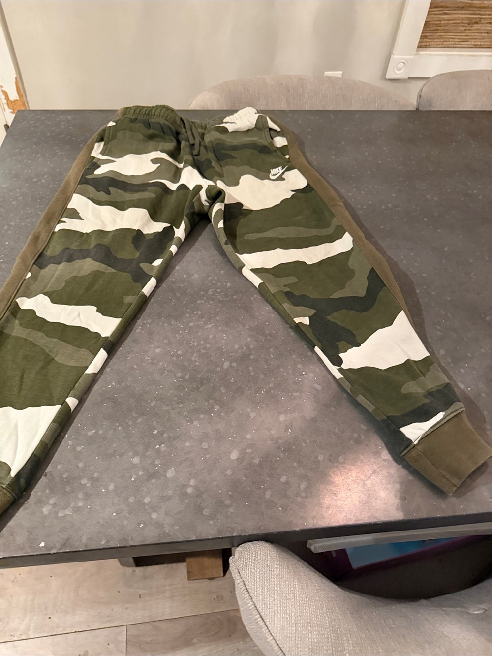 Nike men’s/women’s  Olive Camo Joggers BNWOT